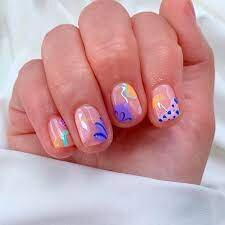 Short-Nail-with-Abstract-Art-4