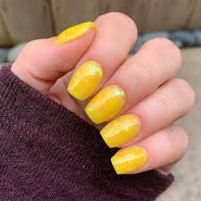 Short-Yellow-Nail-Design-with-Glitter-10