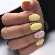 Short-Yellow-Nail-Design-with-Glitter-8