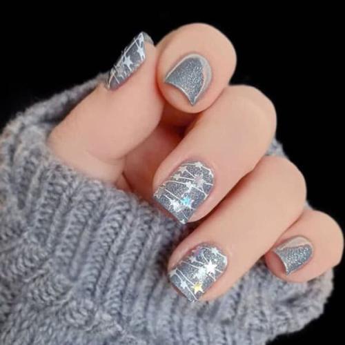 Silver-Christmas-Nails-1