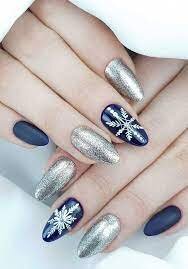 Silver-Christmas-Nails-4