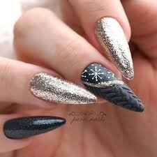 Silver-Christmas-Nails-6