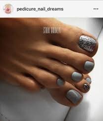 Silver-Shades-For-Your-Toes-10