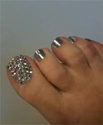 Silver-Shades-For-Your-Toes-5