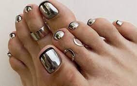 Silver-Shades-For-Your-Toes-8