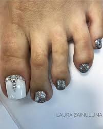 Silver-Shades-For-Your-Toes-9