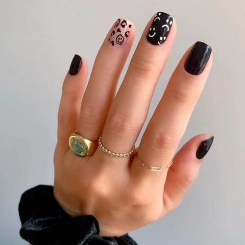 Smiley-Face-Nails-Designs-2