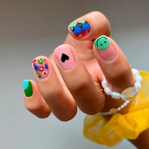 Smiley-Face-Nails-Designs-3