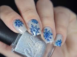 Snowflakes-Nails-for-Winter-Season-7