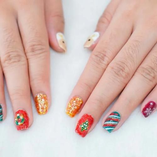 Sparkly-Glitter-And-Rhinestones-Nail-Art-3