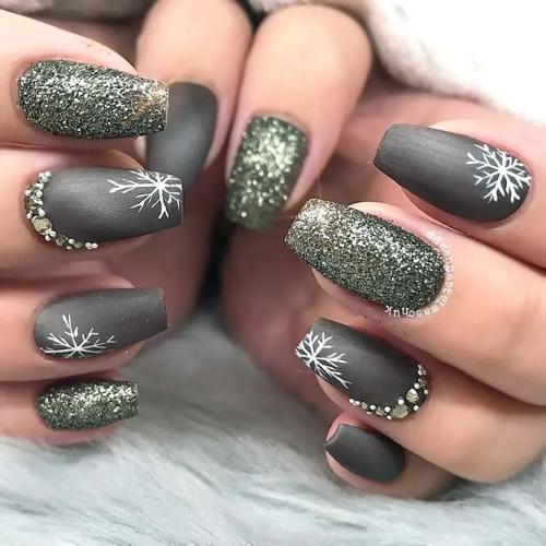 Sparkly-Glitter-And-Rhinestones-Nail-Art-5