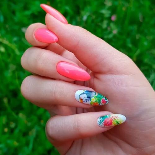 Spring-Flowers-on-Your-Almond-Nails-4