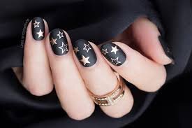 Star-Nails-Negative-Space-10