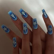 Star-Nails-Negative-Space-8