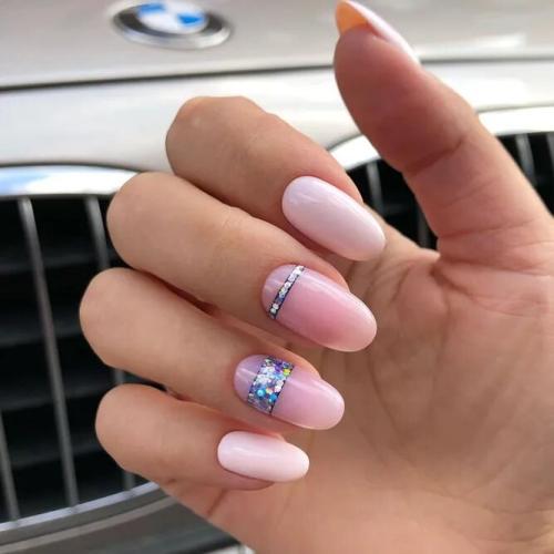 Stripes-Accent-Elegant-Nail-Designs-3