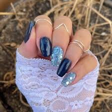 Stunning-Glitter-Pointy-Nail-Designs-10