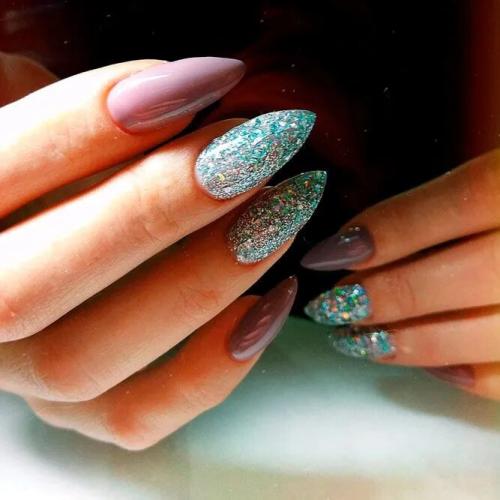 Stunning-Glitter-Pointy-Nail-Designs-3