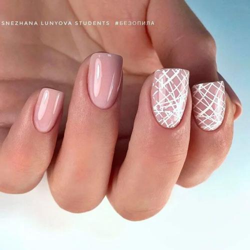 Stunning-Lined-White-Nail-Designs-2