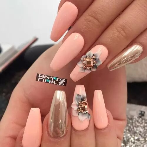 Stunning-Nails-With-3-D-Flowers-1