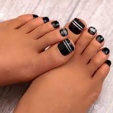 Stylish-Pedicure-With-Stripes-5