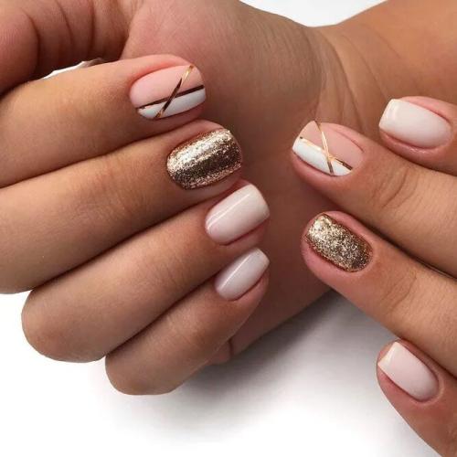 Stylish-Short-Nude-Nails-With-Glitter-3