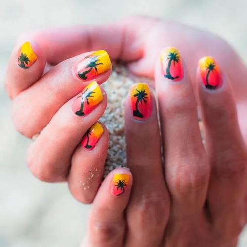 Summer-Nails-With-Tropical-Palms-Accents-6