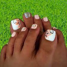 Summer-Toe-Nails-with-One-Tone-6