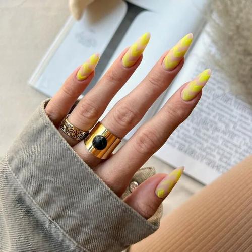 Sunny-Yellow-Summer-Nails-1