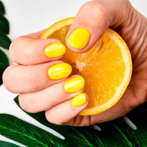 Sunny-Yellow-Summer-Nails-4
