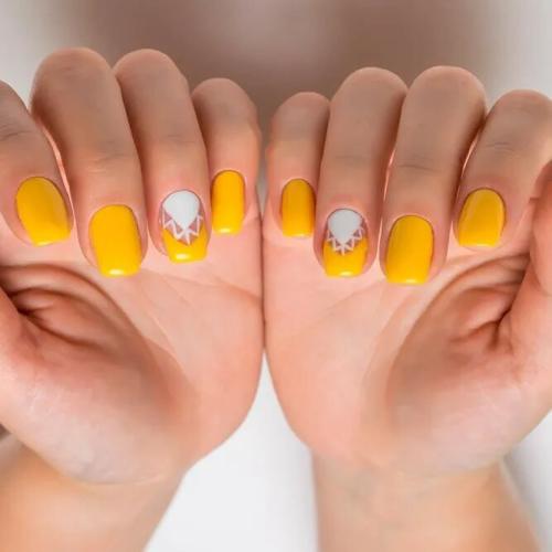 Sunny-Yellow-Summer-Nails-6