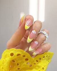 Sunshine-Yellow-Almond-Shaped-Nails-10