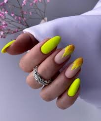 Sunshine-Yellow-Almond-Shaped-Nails-9