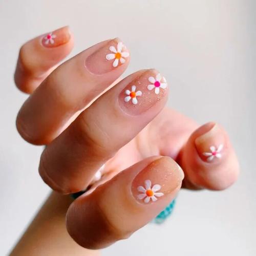 Sweet-Minimal-Flower-Nail-Designs-2