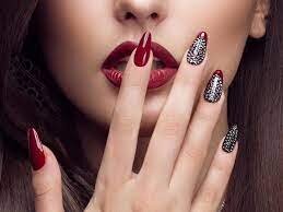 The-Contrast-Of-Dark-and-Light-for-Classy-Nails-4