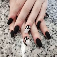 This-Mystical-Matte-Black-Manicure-5.jpg