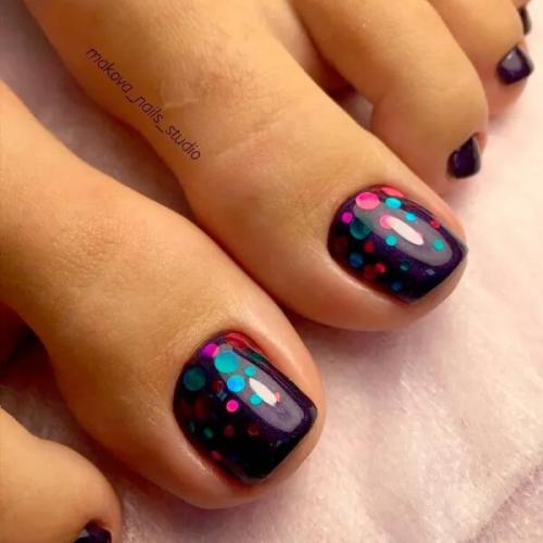 Toe-Nail-Designs-With-Bright-Accents-1