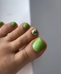 Toe-Nail-Designs-With-Bright-Accents-9
