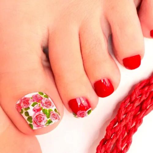 Toe-Nail-Designs-With-Floral-Motifs-2