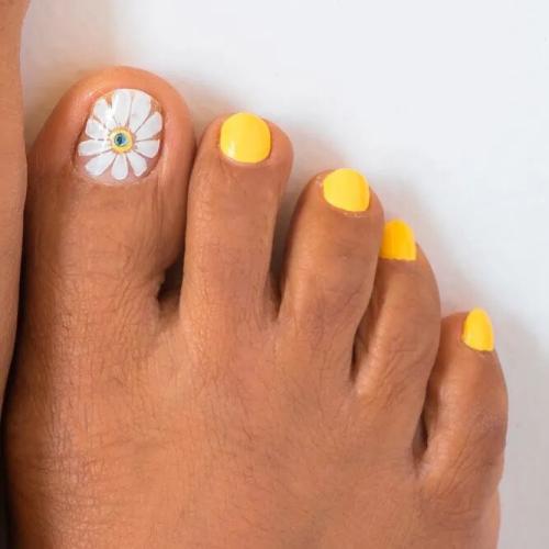 Toe-Nail-Designs-With-Floral-Motifs-4