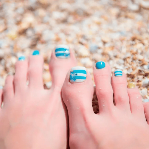Toe-Nail-Designs-With-Stripes-2