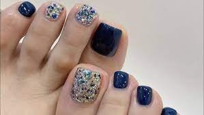 Toe-Nails-In-Dark-Blue-Shades-10