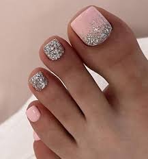 Toe-Nails-With-Glitter-Accent-10