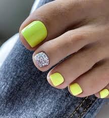 Toe-Nails-With-Glitter-Accent-8