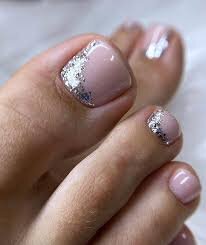 Toe-Nails-With-Glitter-Accent-9