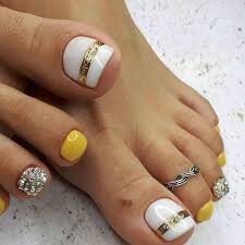 Toe-Nails-With-Gold-Accent-10