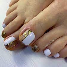 Toe-Nails-With-Gold-Accent-4