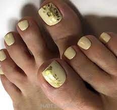 Toe-Nails-With-Gold-Accent-5