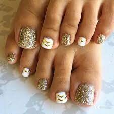 Toe-Nails-With-Gold-Accent-7