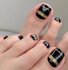 Toe-Nails-With-Gold-Accent-8