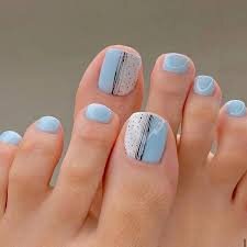 Toe-Nails-with-Light-Blue-Shades-8